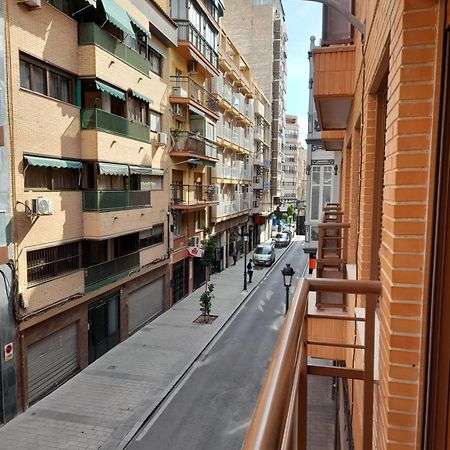 Comodo Aparta Estudio Centrico En Alicante Eksteriør bilde