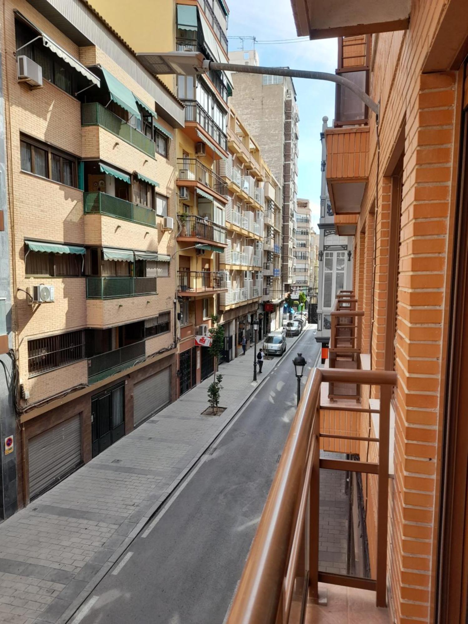 Comodo Aparta Estudio Centrico En Alicante Eksteriør bilde